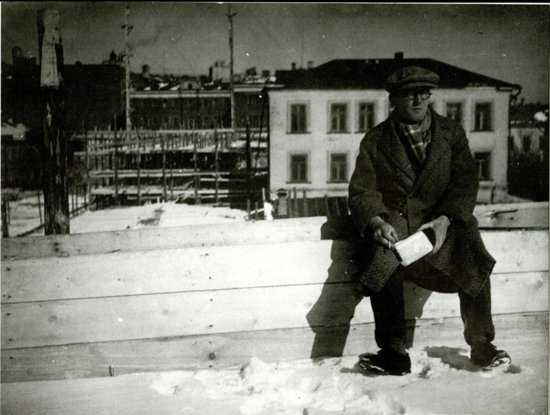 Ле Корбюзье на строительстве здания Центросоюза. Москва, март 1931 г.