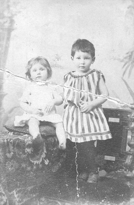 Шарль-Эдуард Жаннере (слева) со своим братом Альбертом. 1889