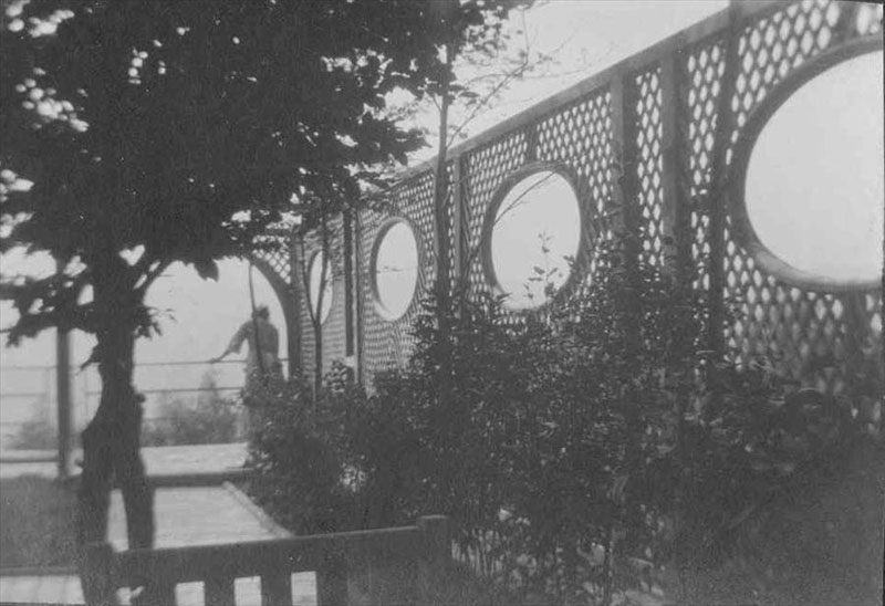 Вилла Жаннере-Пере, Ла-Шо-де-Фон, около 1912 года. Терраса. Сад