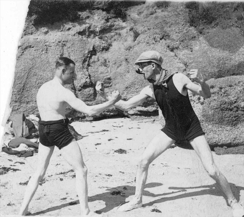 Ле Корбюзье и Пьер Жаннере на пляже Piquey, 1933