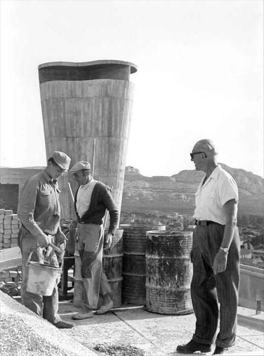 Ле Корбюзье на строительстве Жилой Единицы в Марселе, 1946 год