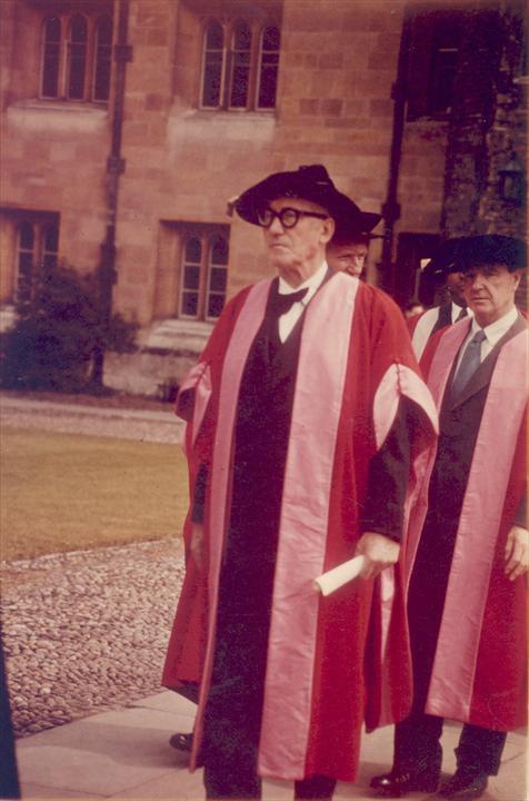 Ле Корбюзье, Почетный доктор Кембриджского университета. Фото: Ричард Эйнциг