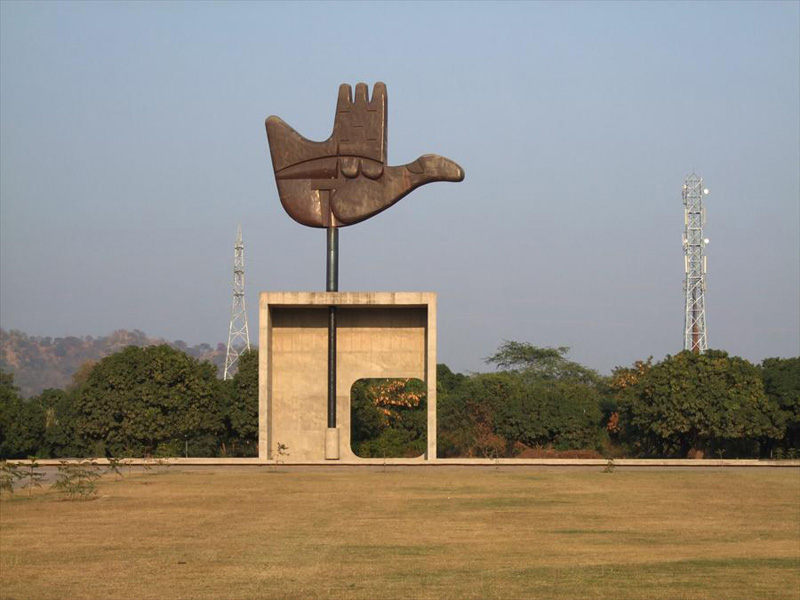 Ле Корбюзье / Le Corbusier. Монумент «Открытая рука» (Main Ouverte, Open Hand Monument), Чандигарх (Chandigarh), Индия. 1950-1965