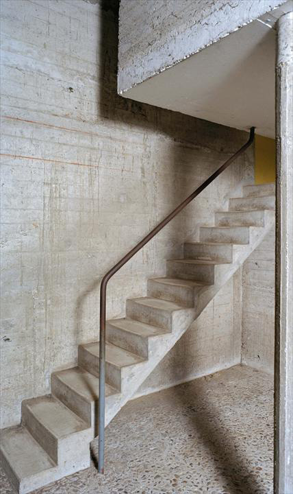 Ле Корбюзье / Le Corbusier. Интерьеры монастыря Sainte Marie de La Tourette, Eveux-sur-l'Arbresle, Франция. 1953-1960