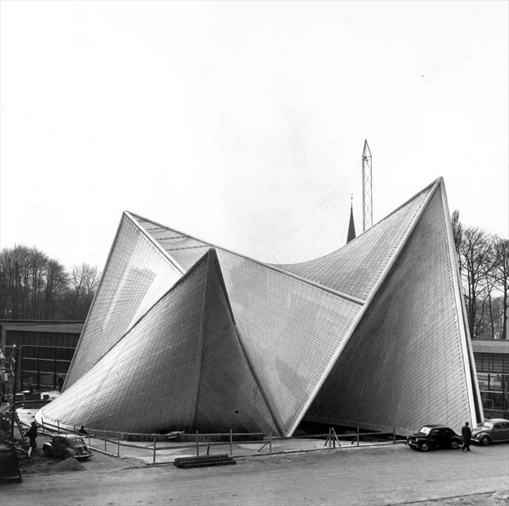 Ле Корбюзье / Le Corbusier. Павильон Philips — «Электронная поэма», Брюссель, Бельгия. 1958