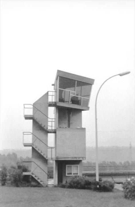 Ле Корбюзье / Le Corbusier. Комплекс зданий и сооружений шлюза, Kembs-Niffer, Франция. 1960