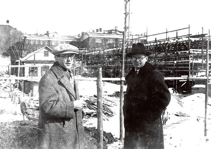 Ле Корбюзье и Николай Колли на строительстве здания Центросоюза. Москва, март 1931 г.