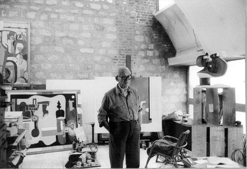 Ле Корбюзье в своей квартире на 24 rue Nungesser et Coli в Париже