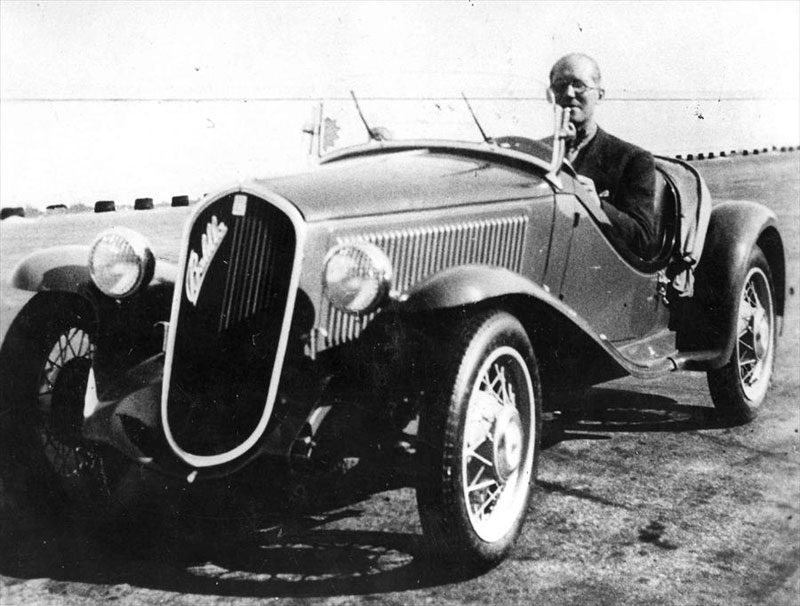 Ле Корбюзье на испытательном треке завода Fiat в Турине в 1934 году