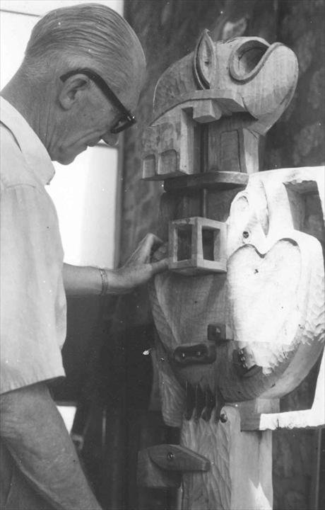Ле Корбюзье и скульптура FLC 8, "Тотем", 1950. Фото: Джозеф Савина