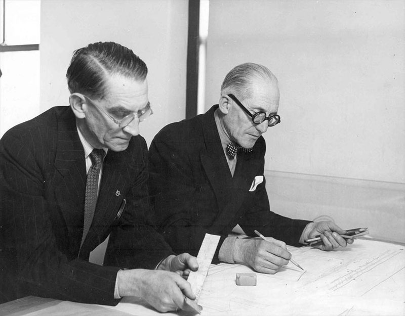 Ле Корбюзье и Владимир Бодянский за работой над проектом штаб-квартиры Организации Объединенных Наций, Нью-Йорк, 1947