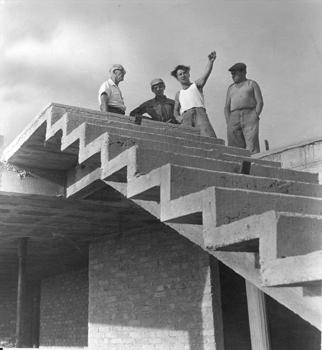Ле Корбюзье на строительстве Жилой Единицы в Марселе, 1946 год