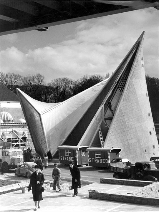 Ле Корбюзье / Le Corbusier. Павильон Philips — «Электронная поэма», Брюссель, Бельгия. 1958
