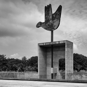 Монумент «Открытая рука» (Main Ouverte, Open Hand Monument), Чандигарх (Chandigarh), Индия. 1950-1965
