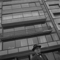 Ле Корбюзье на rue de Sèvres, 35. Париж. 1953. Фотограф: Willy Rizzo