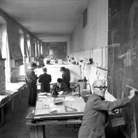 Ле Корбюзье в мастерской на rue de Sèvres, 35. Париж. 1953. Фотограф: Willy Rizzo